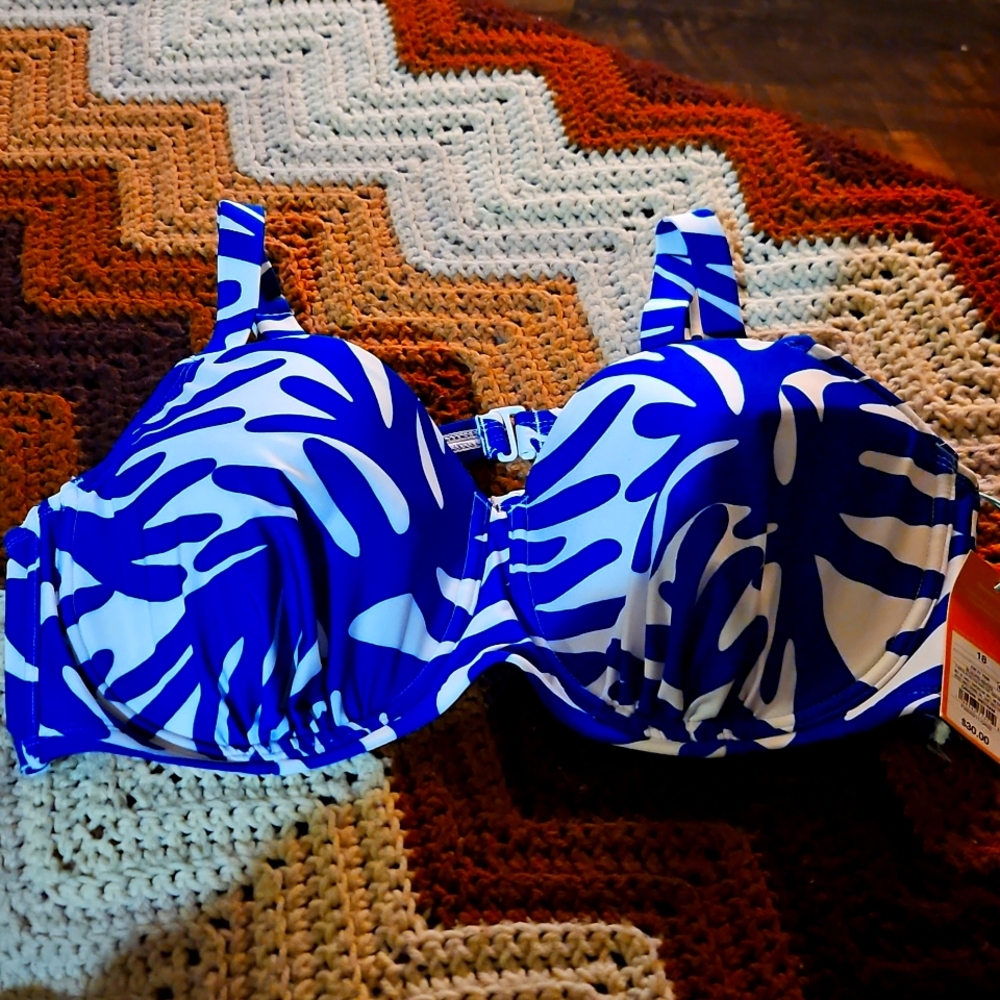 Kona Sol 🪸 Coral Print Underwire Bikini Top